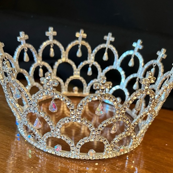 Exquisite Vintage Silver Crown with Luminescent Teardrop Crystal Embellishments main image 9